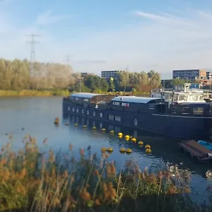 Wheelhouse Euphrate Houseboat , Diemerbrug Niederlande